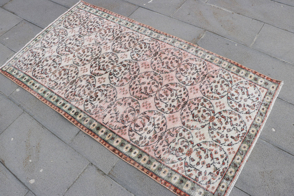 Vintage Garden Rug 3x5.7ft.
