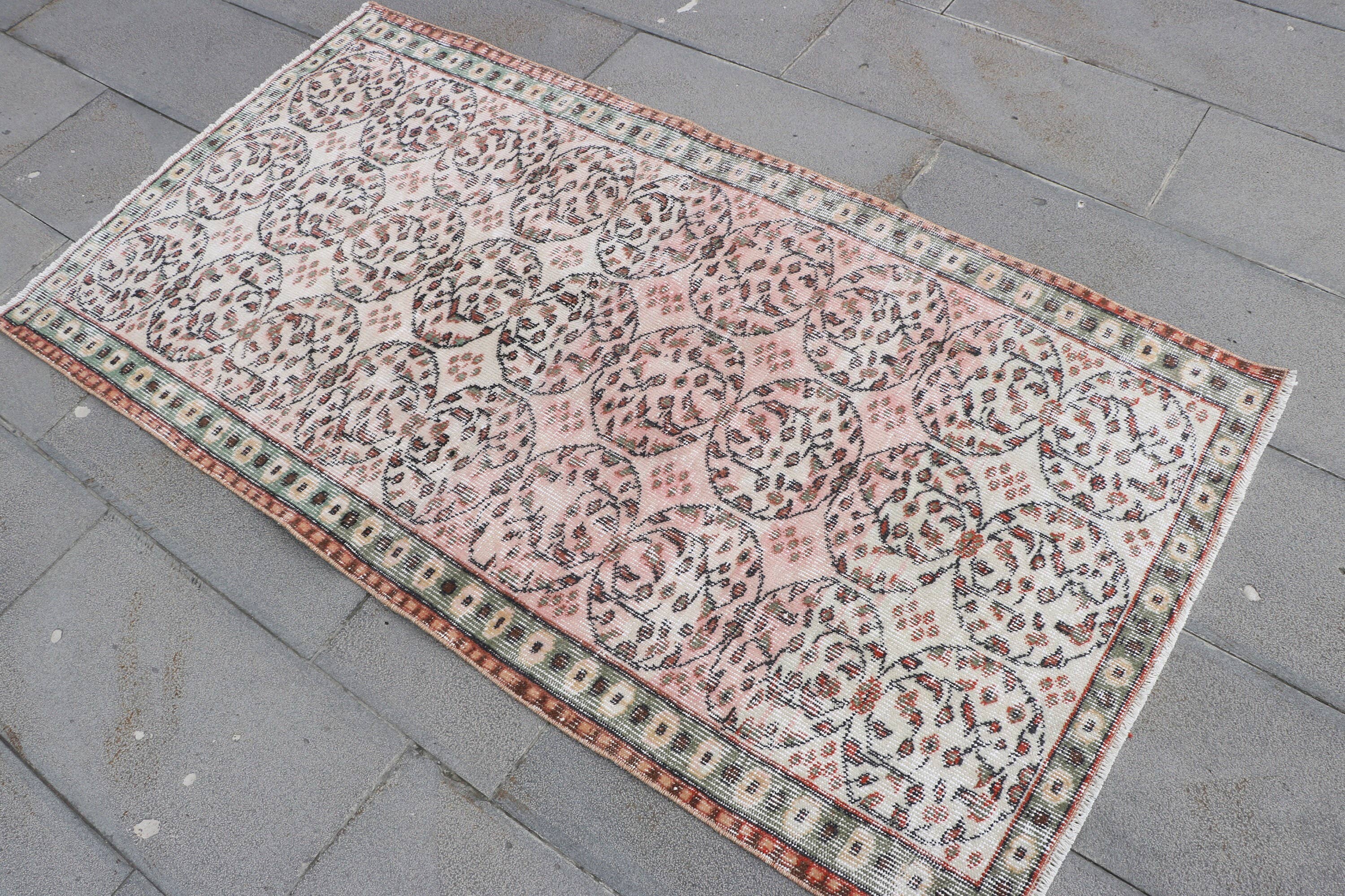 Vintage Garden Rug 3x5.7ft.