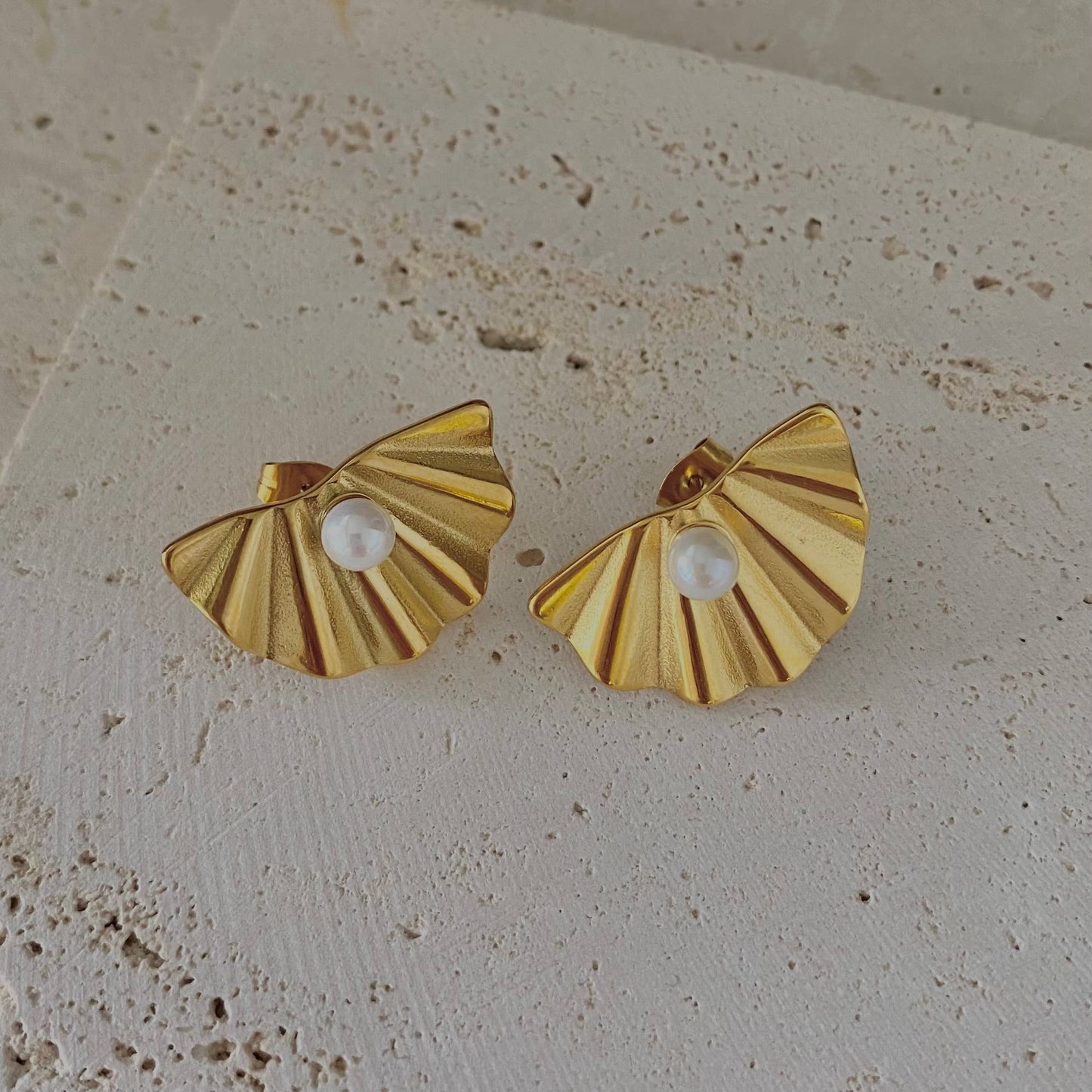 Pearl post Earrings