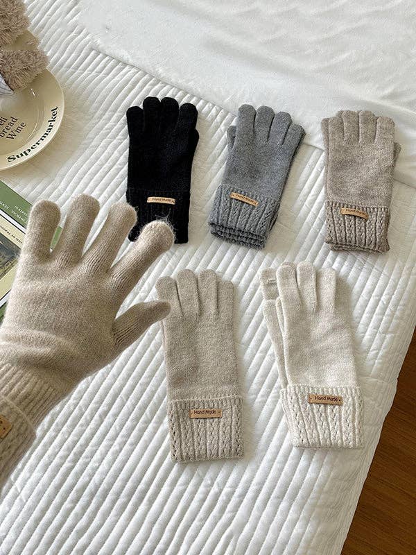 Practical And Fashionable Gloves